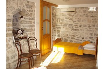 Šeiminis pensionas Lepetane 13